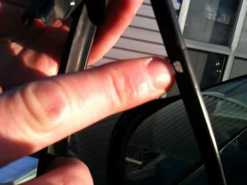 comment demonter essuie glace clio 3