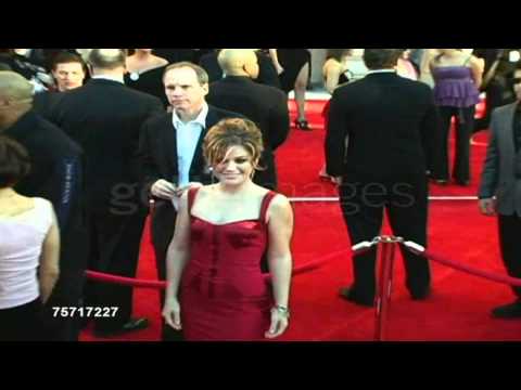 Kelly Clarkson American Music Awards 2004 | Red Carpet 3
