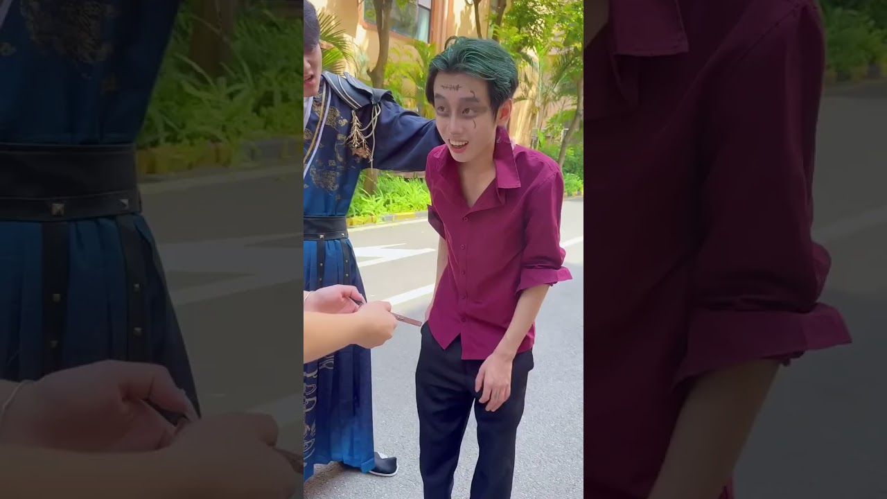 Harley Quinn domineering asks for the joker contact information！！#comedy  #funny