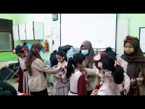 Diary  Red Model #3 Fashion Show Bersama SMKN 3 Malang Floral Carnival