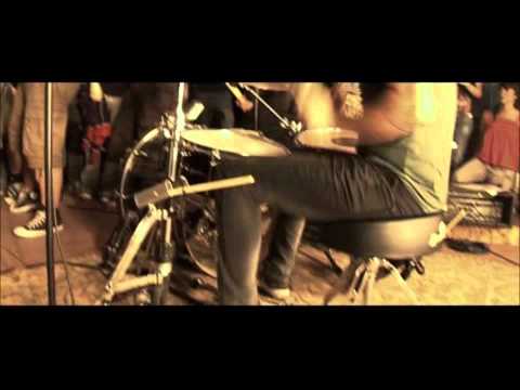 Berri Txarrak - Denak Ez Du Balio (EN VIVO DVD ZERTARAKO AMESTU)