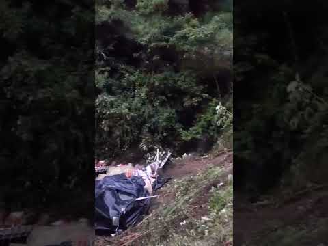 #Atención | Camión cargado con alimentos cae a un abismo en la vía Ancuya–Guaitarilla