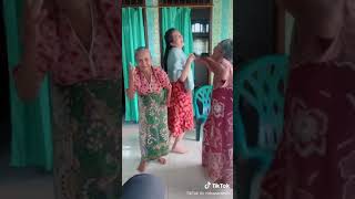 Download lagu Nenek gaul mp3 Download lagu Nenek gaul mp3