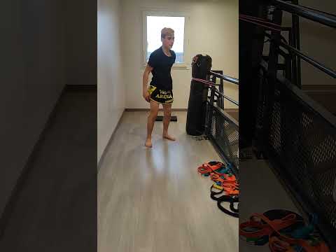 pierre Grandjean 13 ans il a fait un exercice avec des squats et des Scrolls 🥊🥊