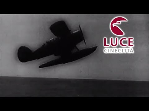 World War II: The battleship Littorio hits an English ship (1942)