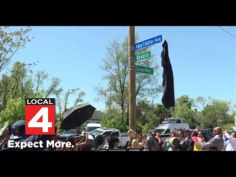 Detroit icon Amp Fiddler honored with street name on city's east side