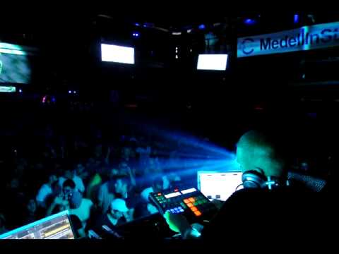 Speedy J @ Forum Medellin HD by: Medellinstyle 11/09/2010 parte1