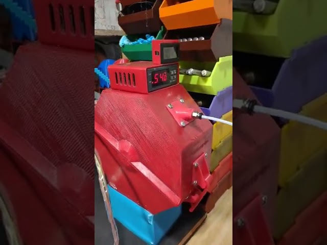 Vídeo relacionado con Ryanong Extrusora de filamento de escritorio para plástico ABS PLA, diseño de varilla de un solo tornillo, ideal para impresión 3D y producción personalizada
