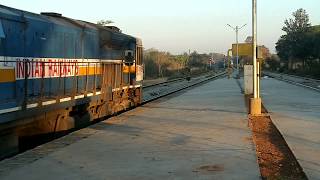 preview picture of video 'Bengaluru-Tumkur passenger faced double humiliation at Golhalli!!'