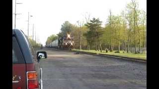 preview picture of video 'Norfolk Southern 13G Taking the Highball out of Harrington.'
