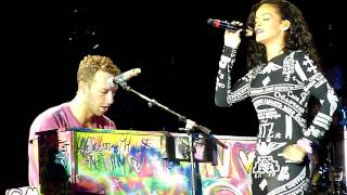 Rihanna ft Coldplay Live acoustic Umbrella @ Paris Stade de France