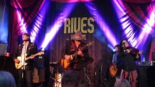 Peter Rowan &amp; Donna The Buffalo - Pulling The Devil By The Tail 2015-11-21 Martinsville, VA