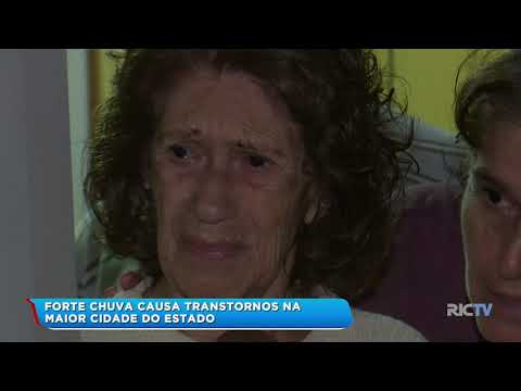 Chuva forte e inesperada causa transtornos em Joinville