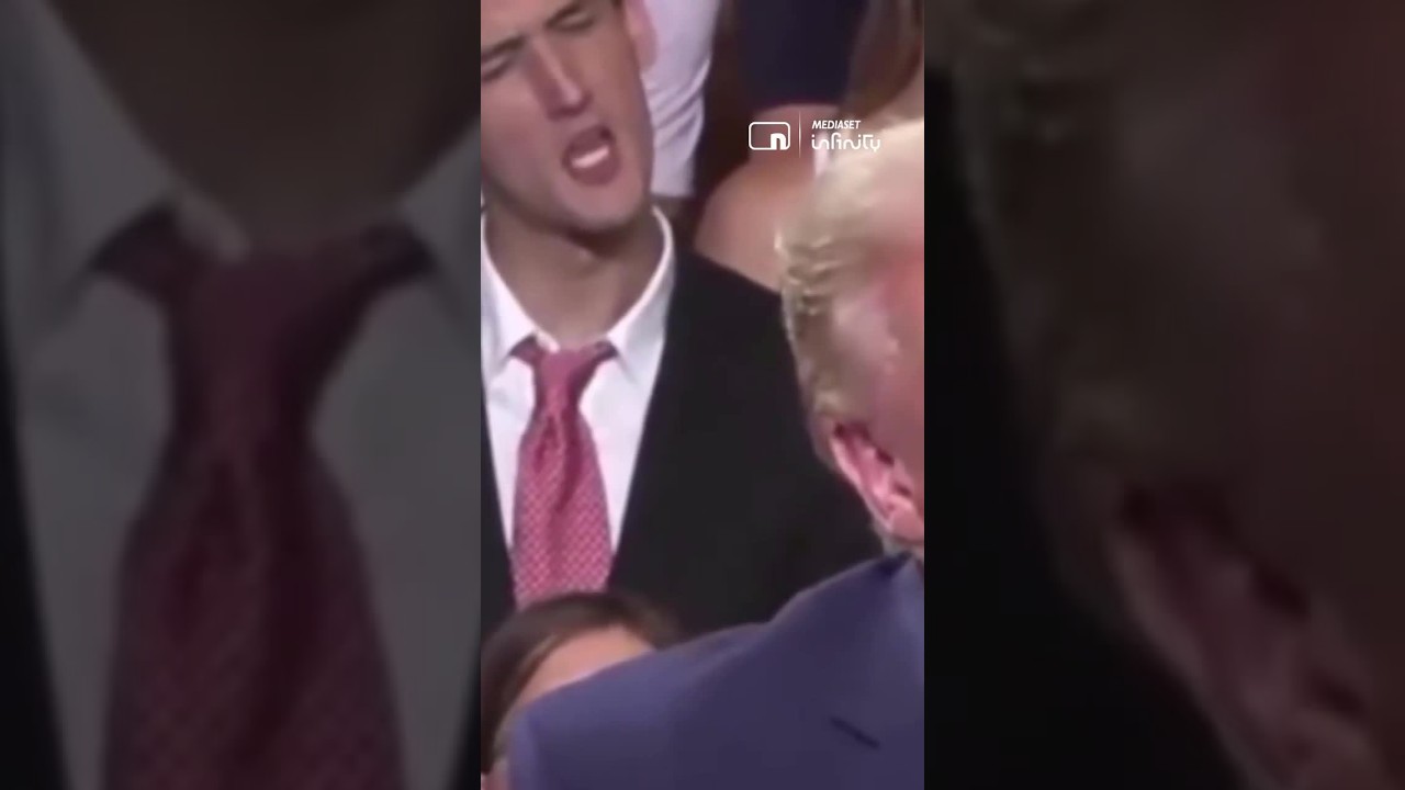 Un hombre se hace viral por imitar los gestos de Trump durante un discurso