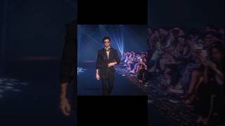 Download lagu Hrithik Roshan Arjun Rampal Mogged Everyone #hrithikroshan #shahrukh #arjunrampal #shorts mp3