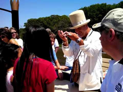 Wayne Braun - Award Winning Magician  video.