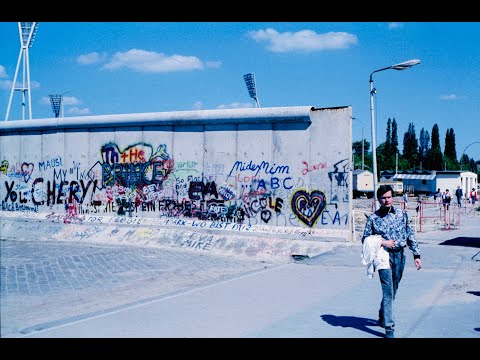 Berliner Mauer am Mauerpark. Damals und heute (Berlin Wall)