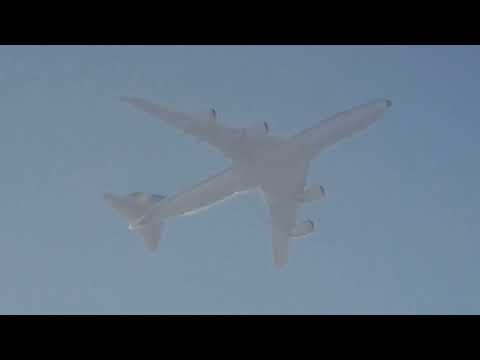 El B748 de D-ABYT del Retro Livery de Lufthansa pasando a 9000 pies sobre mi casa en Tres de Febrero