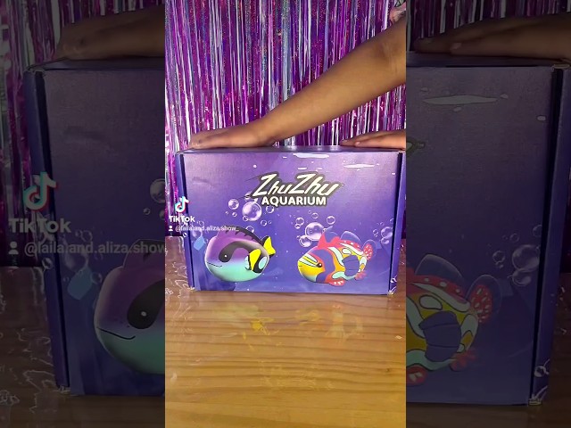 Vídeo relacionado con Lansay ZHU ZHU AQUARIUM - Sebastián el Pez Mandarín - Multicolor - Peluche suave e interactivo para niños a partir de 4 años - Creación de historias encantadas - Animal interactivo Rigolo- No necesita