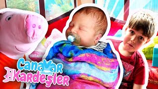 Çocuklar için eğlenceli video. Canavar Kardeşler. Adrian bakıcısı arıy