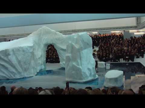 CHANEL RUNWAY AUTUMN WINTER 2010, PARIS FASHION WEEK