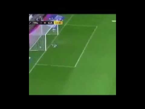 Valencia's Adil Rami scores from his own half VIDEO