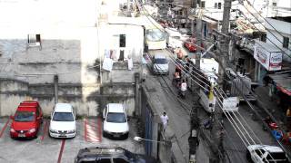 preview picture of video 'Traffic jam at Estrada da Gávea street, favela da Rocinha, Rio de Janeiro (04.03 2011)'