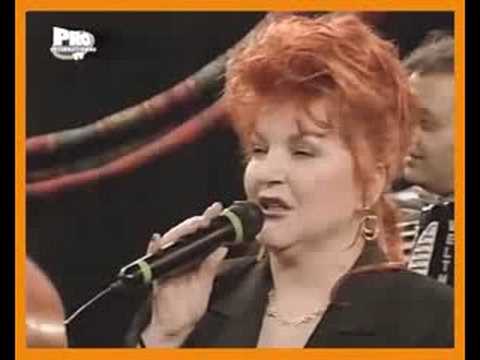 Maria Cârneci  -  la o zi de sarbatoare