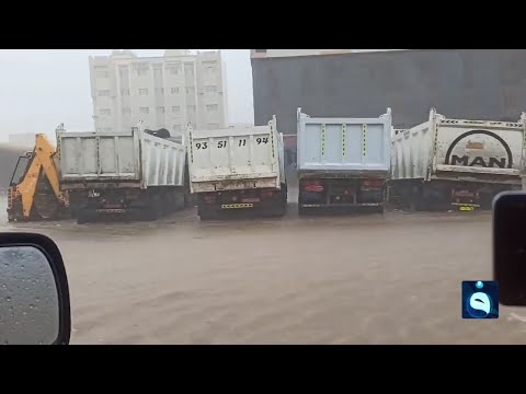 شاهد بالفيديو.. أمطار غزيرة وفيضانات تجتاح عدة مناطق في سلطنة عمان نتيجة اعصار شاهين