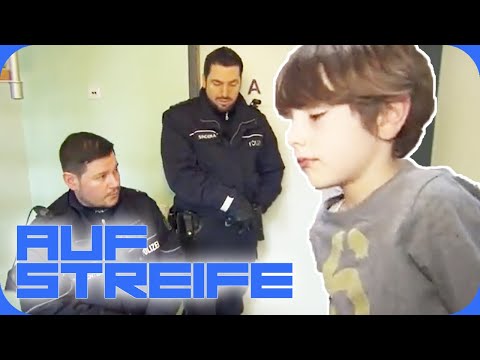 Dream Team in action: Child handed over to the police | On patrol | SAT.1