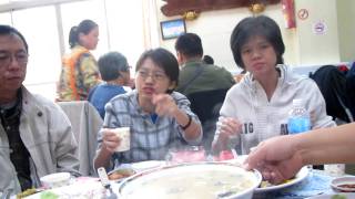 preview picture of video 'taiwan tour 2011 (20) - seafood lunch at   island.(fr.chankooncheng)'