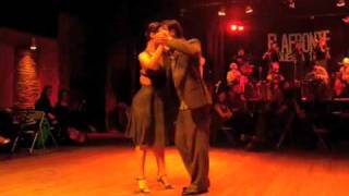 Fausto Carpino y Veronica Toumanova bailando un tango en Bendita Milonga (Buenos Aires) 4