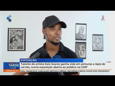 Exposição na CMP apresenta pinturas a lápis de carvão do artista Kaio Soares