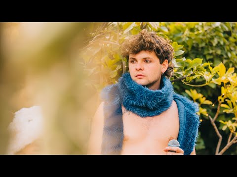 en el patio: Mito Rompe - Anastasia