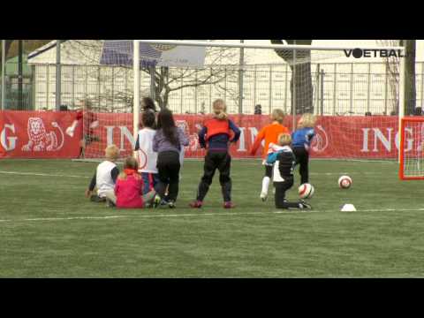 Ronald de Boer: 'Welpenvoetbal geweldig initiatief'