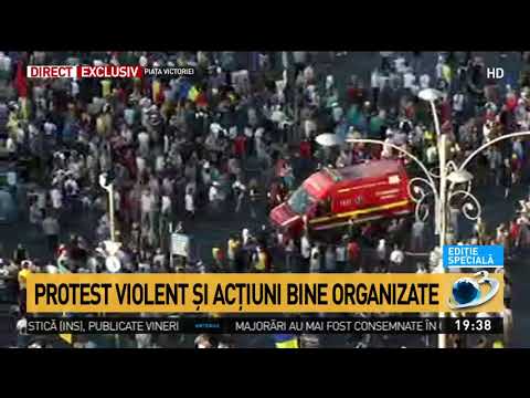 Imagini de sus de la protestul violent din Piaţa Victoriei