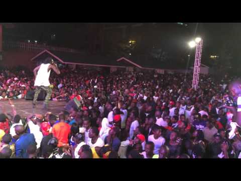 Ziza Bafana gone wild on stage ( Explicit) 18+