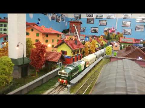 De 520-017 con merci di carri cereale