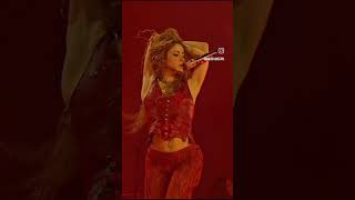 Shakira "Poem to a Horse" en vivo