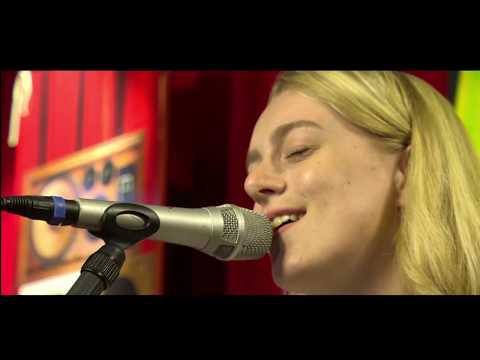 Demi Knight yn Noardewyn Live