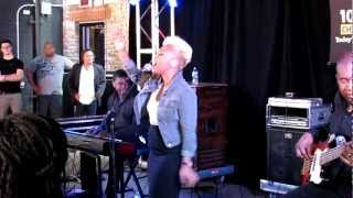 Emeli Sande &quot;Wonder&quot; (Toronto)