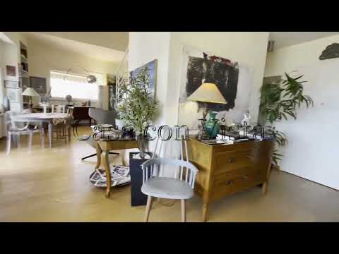 Attico con grandi vetrate e ampia terrazza con vista mare a Lerici