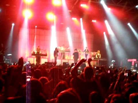 Mark Ronson & Business Intl. Live in Israel - Somebody To Love Me ft. Boy George