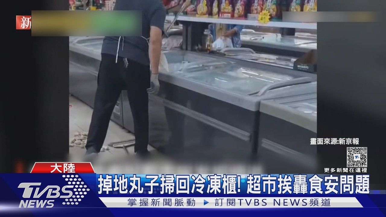 影音／以為調味料？陸店員狂抓頭「頭皮屑落披薩上」　畫面曝光下場慘了
