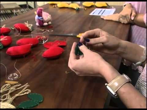 Mulher.com 17/01/2013 Mônica Forti - Móbile de maças em feltro