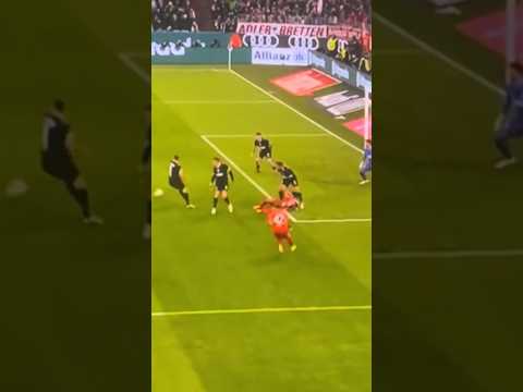 La asistencia de taco de Luis Díaz en el suelo fue una completa genialidad 🔥