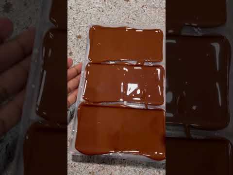 Salted caramel filled dark chocolate bar 🤗 #shorts #chocolatier