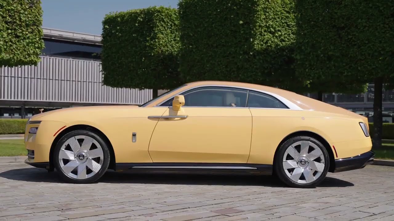 Rolls-Royce Unveils One-Off Cullinan with Hand-Painted Starlight