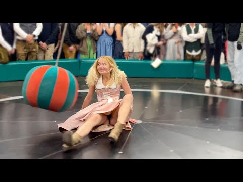 😍 Stunning Girl on TEUFELSRAD Oktoberfest Munich 2025 🎡 Devil’s Wheel Challenge in 4K 🔥