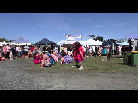 The Cassettes Dancers | Byron Bay Markets 6th Sept 2015